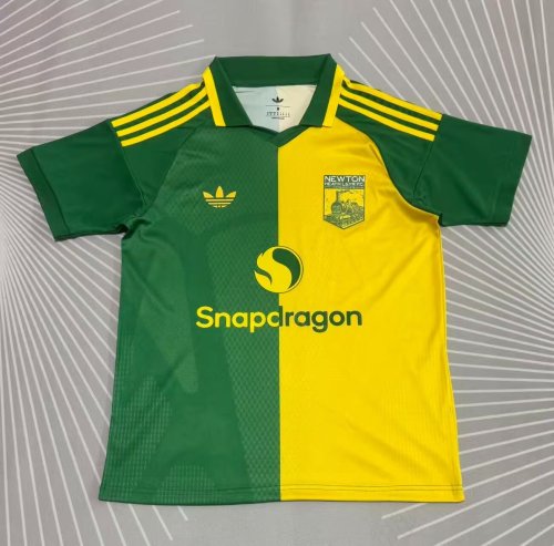26-27 Manchester United 125th Anniversary away from home