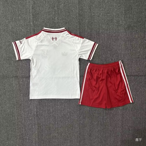 26/27  liverpool Away kids kit