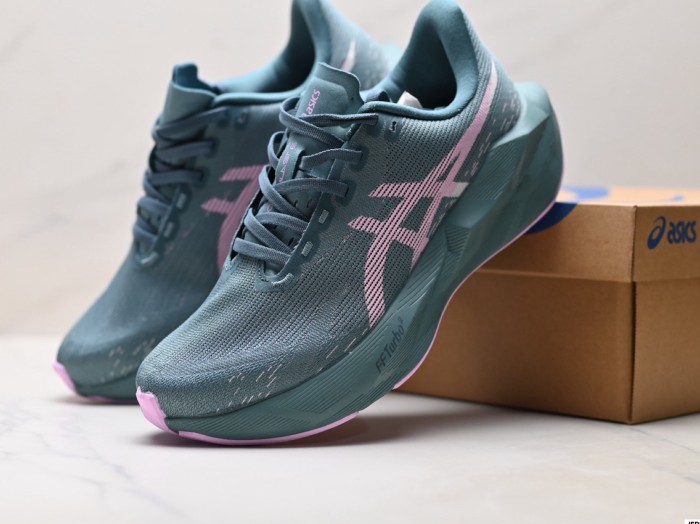 ASICS GEL-NOVABLAST 6