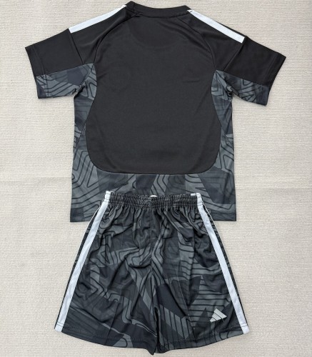 26/27 Celtic goalkeeper kids kit black