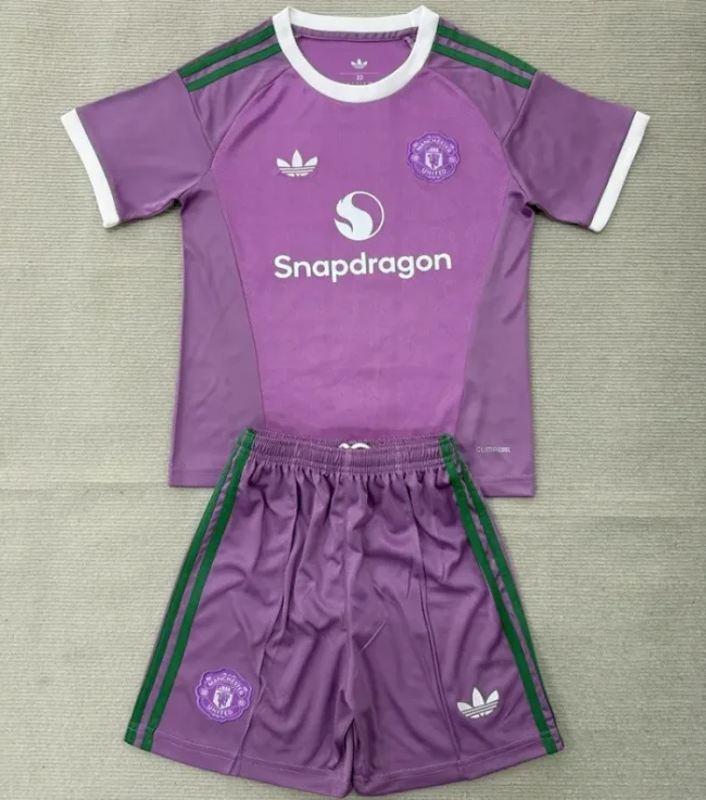 26/27 Manchester United goalkeeper kids kit pink