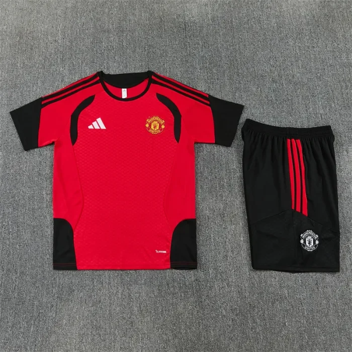 26/27 Manchester United short sleeved adult training uniform in red