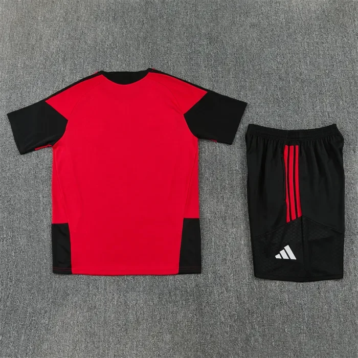 26/27 Manchester United short sleeved adult training uniform in red