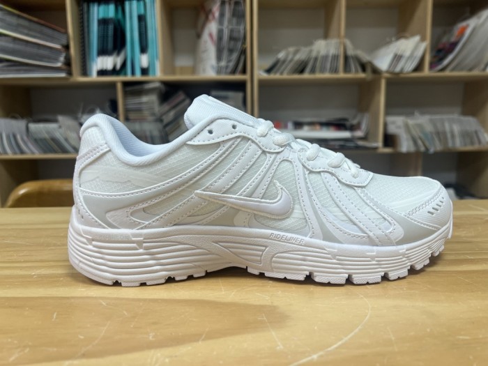 NIKE P9000