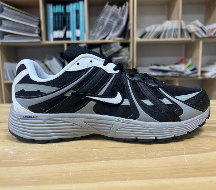 NIKE P9000