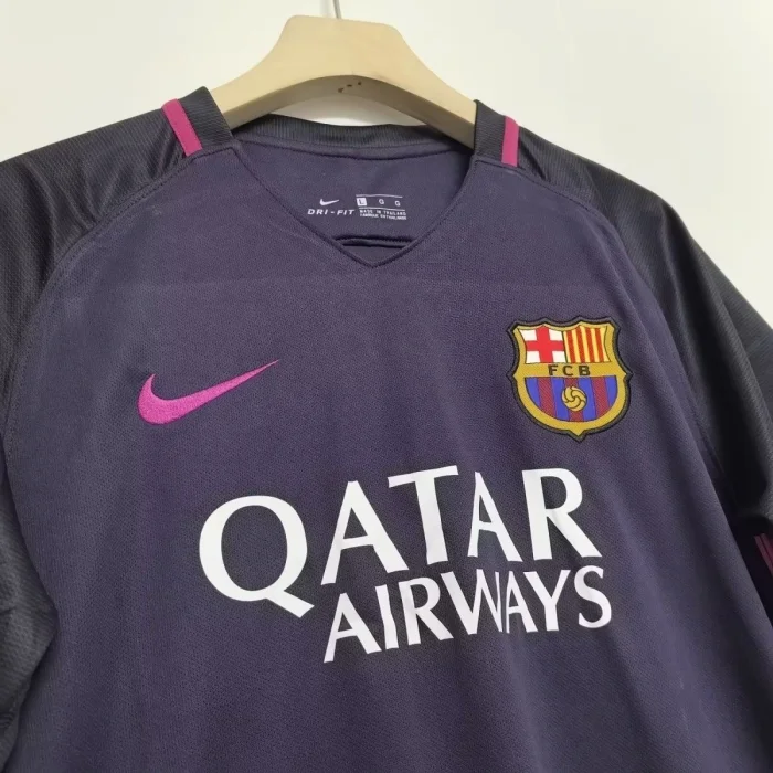 Retro Barcelona 16/17 away football jersey