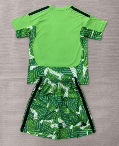 26/27 Manchester United goalkeeper kids kit green