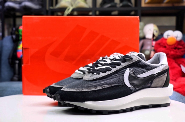 Free shipping from annareps Sacai x Nike Free shipping