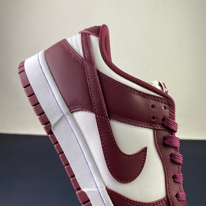 Free shipping from annareps Nike SB Dunk Low Bordeaux red Free shipping