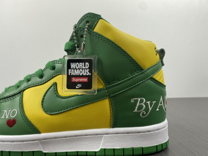 Free shipping from annareps Supreme x Nike SB Dunk High DN3741-700 Free shipping
