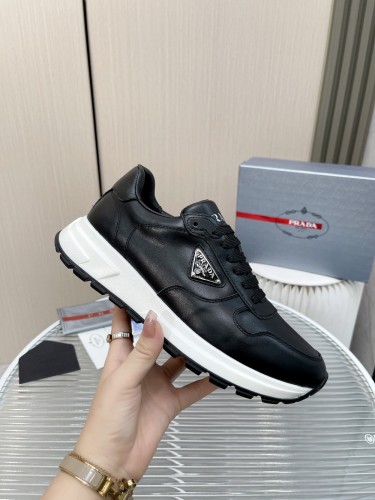 Men P*rada Top Sneaker （ annareps ） Free shipping