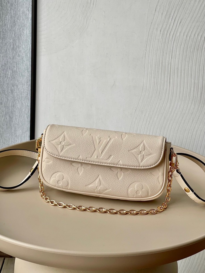 L*ouis V*uitton Top Bag (Annareps)