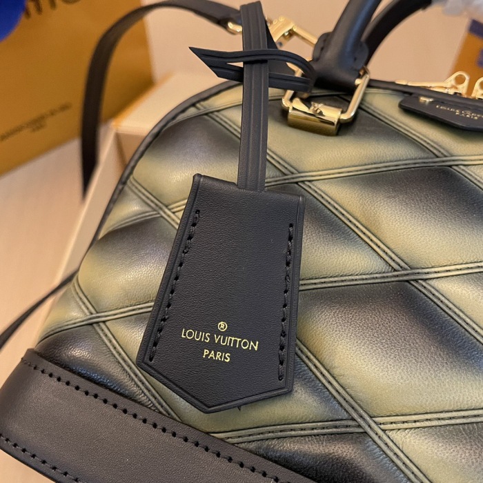 women L*ouis V*uitton Top Bag 23576 (annareps)