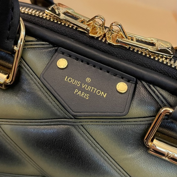 women L*ouis V*uitton Top Bag 23576 (annareps)