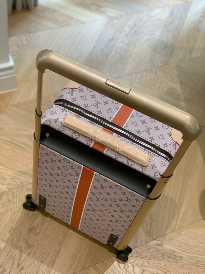L*ouis V*uitton Luggage (annareps)