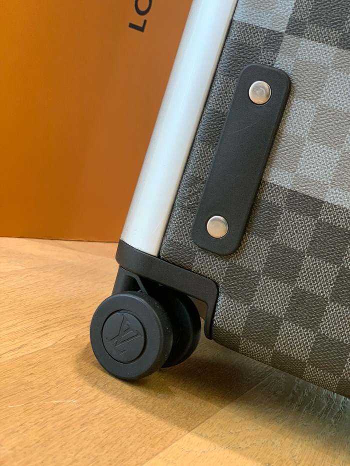 L*ouis V*uitton Luggage (annareps)
