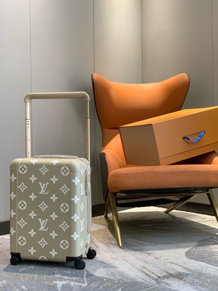 L*ouis V*uitton Luggage (annareps)