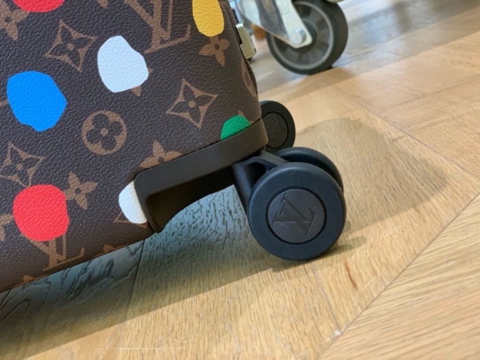 L*ouis V*uitton Luggage (annareps)