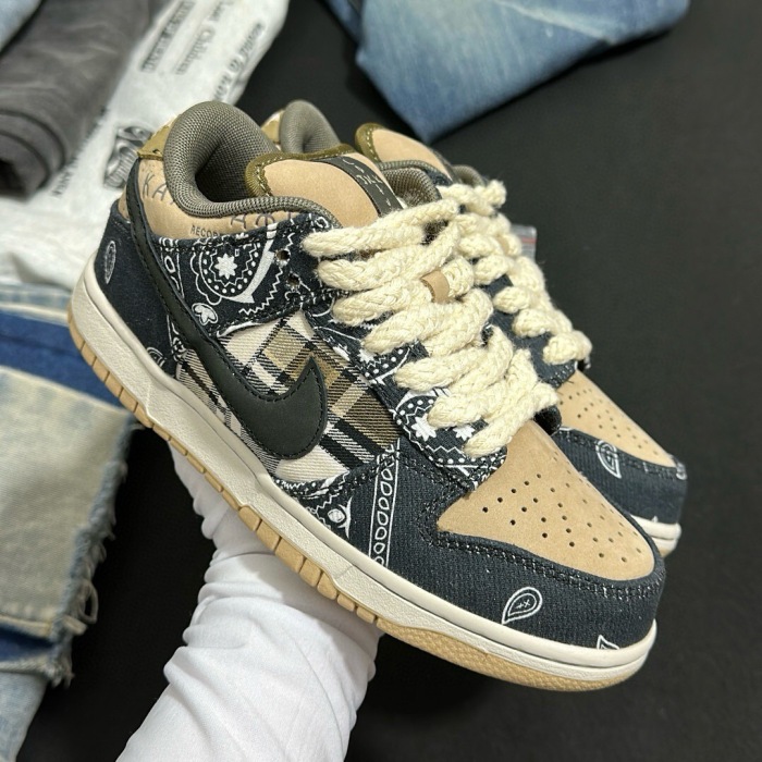 Nike travis scott × sb dunk