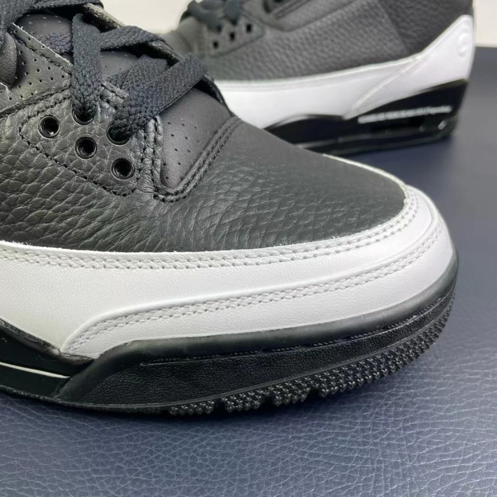 NIKE Air Jordan 3    (maikesneakers)