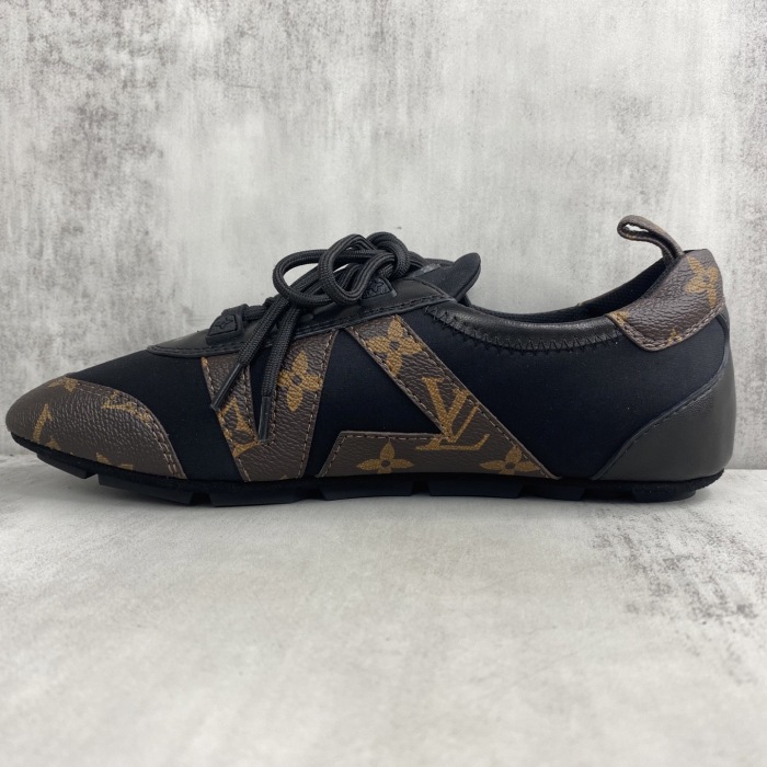 Men  Women  L*ouis V*uitton   Top Sneaker L*V Trainer