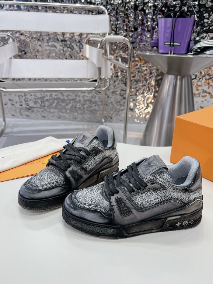 Men  Women  L*ouis V*uitton   Top Sneaker L*V Trainer size 35-46