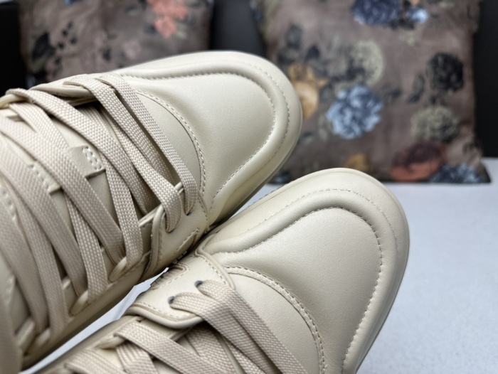 Men  Women  L*ouis V*uitton   Top Sneaker L*V Trainer