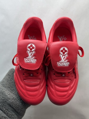 Men  Women  L*ouis V*uitton   Top Sneaker L*V Trainer