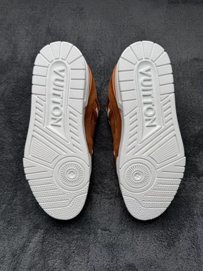 Men  Women  L*ouis V*uitton   Top Sneaker L*V Trainer