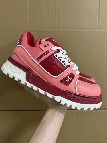 Men  Women  L*ouis V*uitton   Top Sneaker L*V Trainer