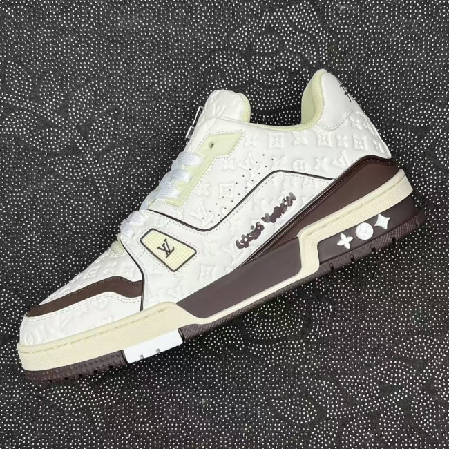 Men  Women  L*ouis V*uitton   Top Sneaker L*V Trainer