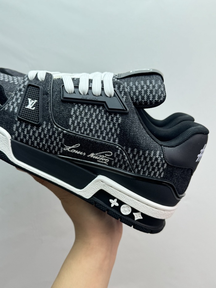 Men  Women  L*ouis V*uitton   Top Sneaker L*V Trainer