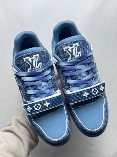 Men  Women  L*ouis V*uitton   Top Sneaker L*V Trainer