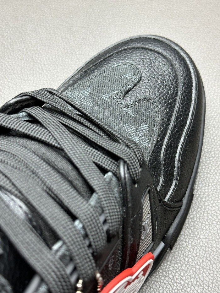 Men  Women  L*ouis V*uitton   Top Sneaker L*V Trainer