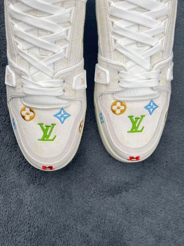 Men  Women  L*ouis V*uitton   Top Sneaker L*V Trainer