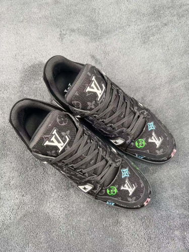 Men  Women  L*ouis V*uitton   Top Sneaker L*V Trainer