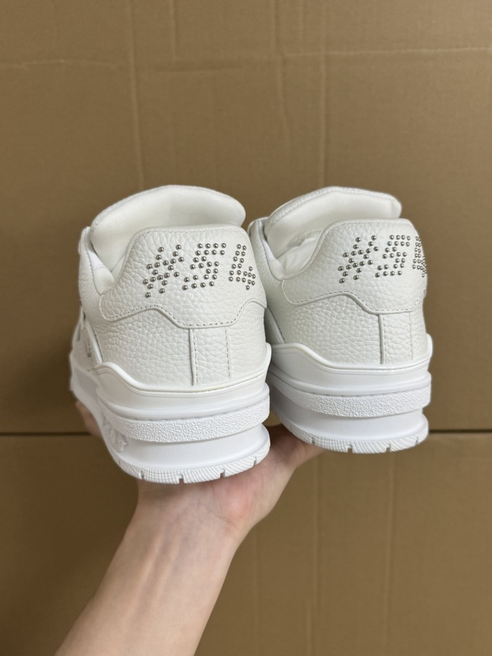 Men  Women  L*ouis V*uitton   Top Sneaker L*V Trainer
