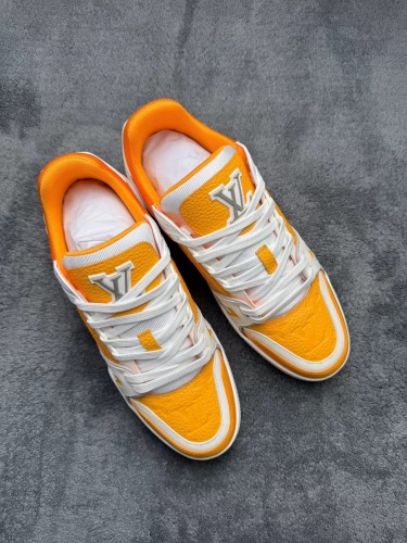 Men  Women  L*ouis V*uitton   Top Sneaker L*V Trainer