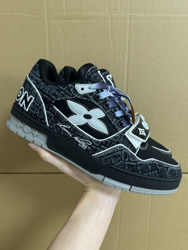 Men  Women  L*ouis V*uitton   Top Sneaker L*V Trainer