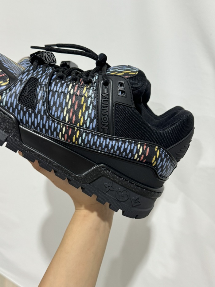 Men  Women  L*ouis V*uitton   Top Sneaker L*V Trainer