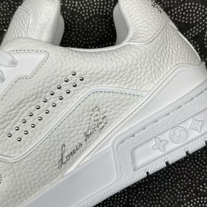 Men  Women  L*ouis V*uitton   Top Sneaker L*V Trainer
