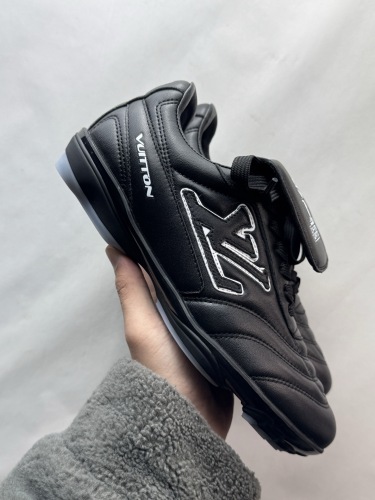 Men  Women  L*ouis V*uitton   Top Sneaker L*V Trainer