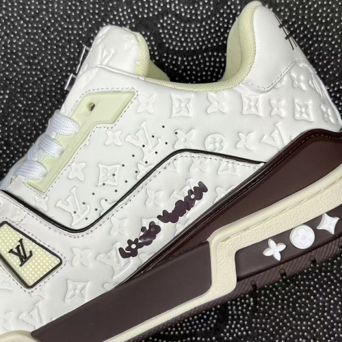 Men  Women  L*ouis V*uitton   Top Sneaker L*V Trainer