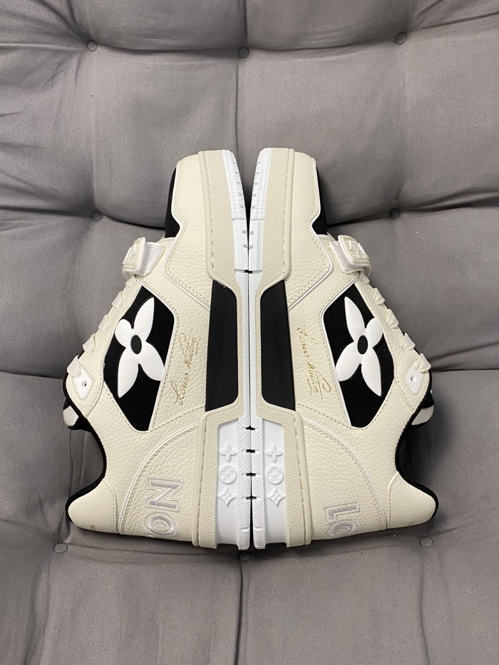 Men  Women  L*ouis V*uitton   Top Sneaker L*V Trainer
