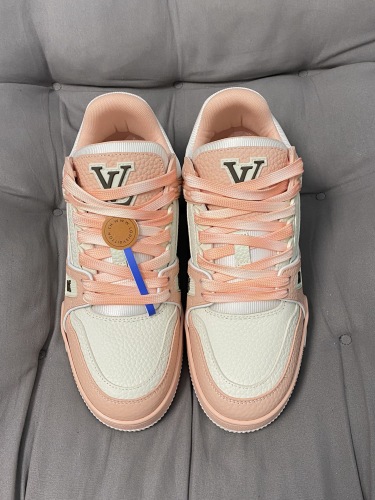 Men  Women  L*ouis V*uitton   Top Sneaker L*V Trainer