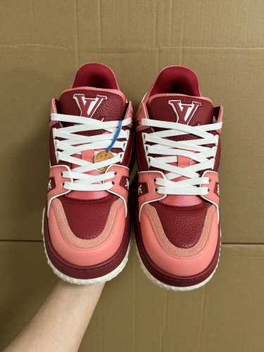 Men  Women  L*ouis V*uitton   Top Sneaker L*V Trainer