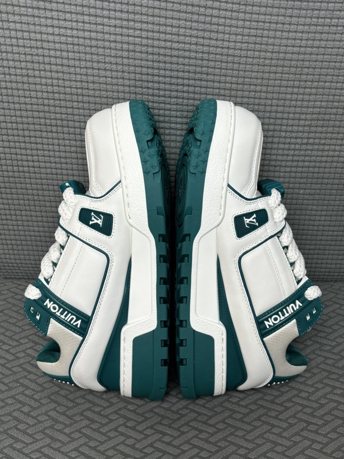 Men  Women  L*ouis V*uitton   Top Sneaker L*V Trainer