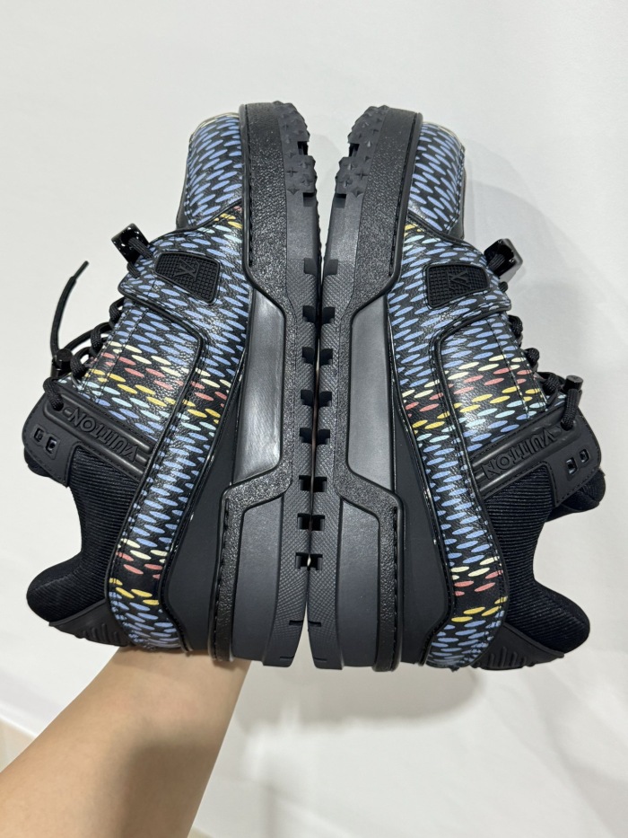 Men  Women  L*ouis V*uitton   Top Sneaker L*V Trainer