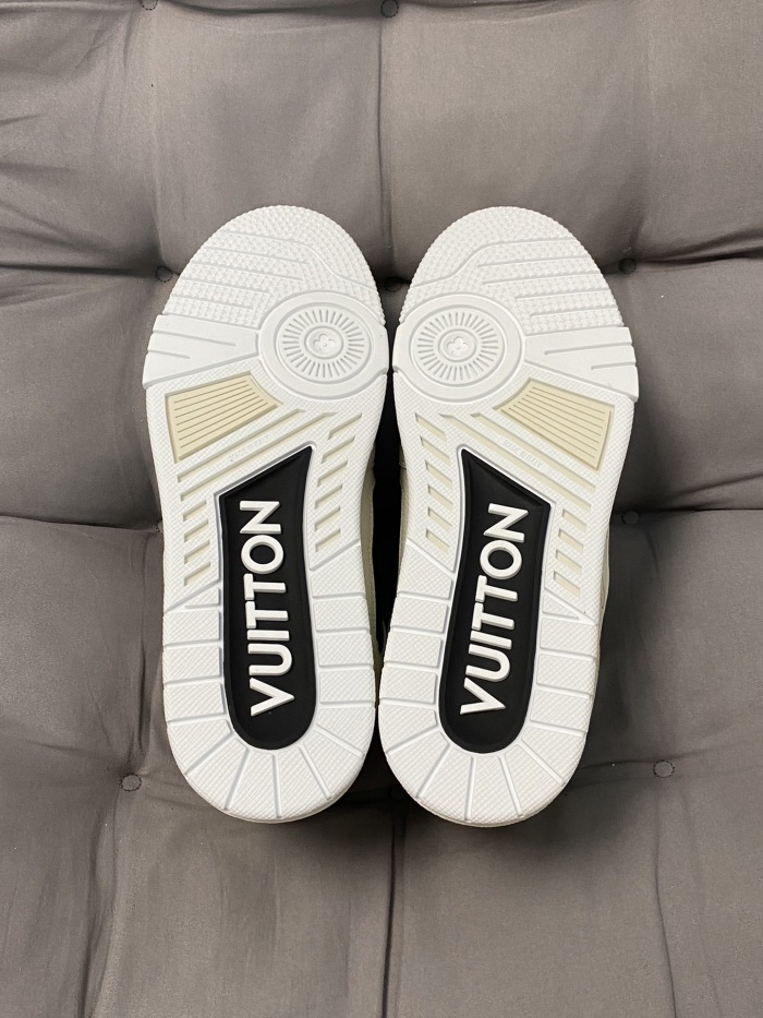 Men  Women  L*ouis V*uitton   Top Sneaker L*V Trainer