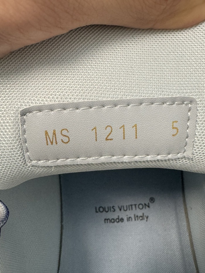 Men  Women  L*ouis V*uitton   Top Sneaker L*V Trainer